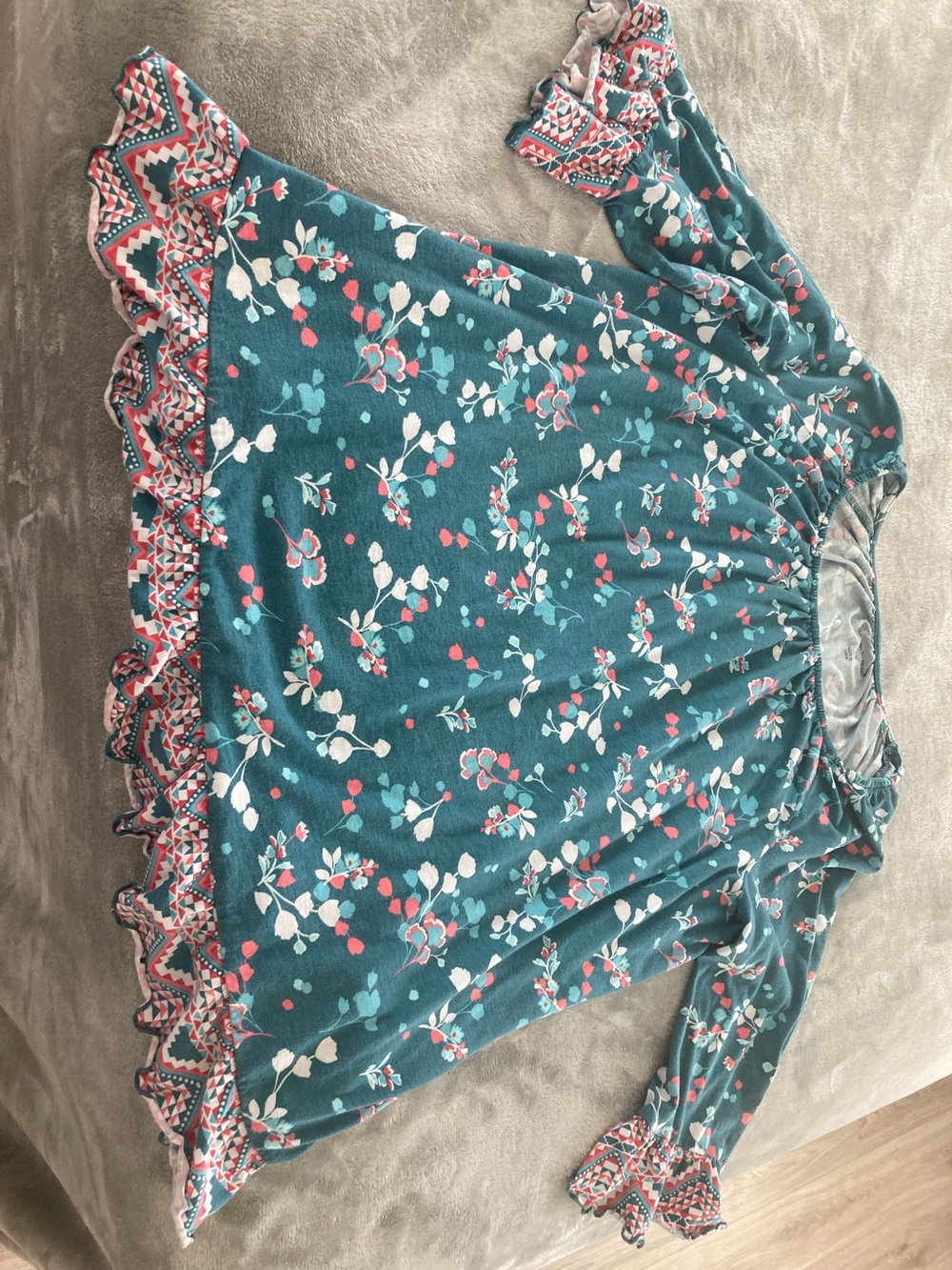 Woman within quarter sleeve shirt